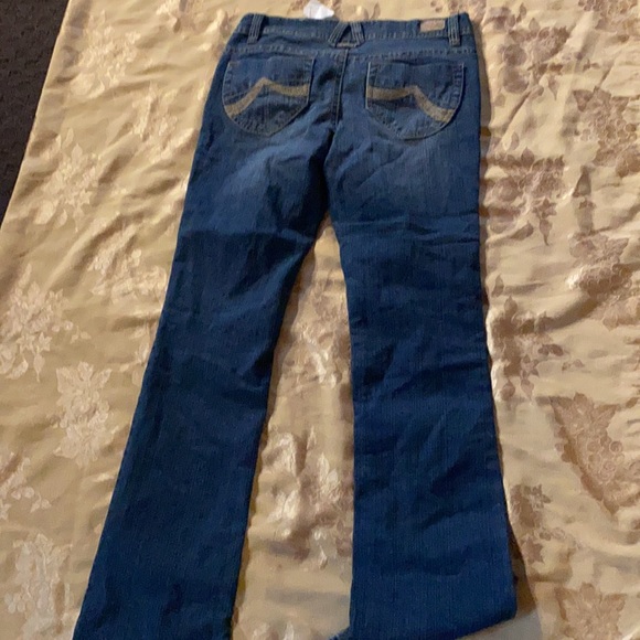 Women’s Jeans - Picture 2 of 2